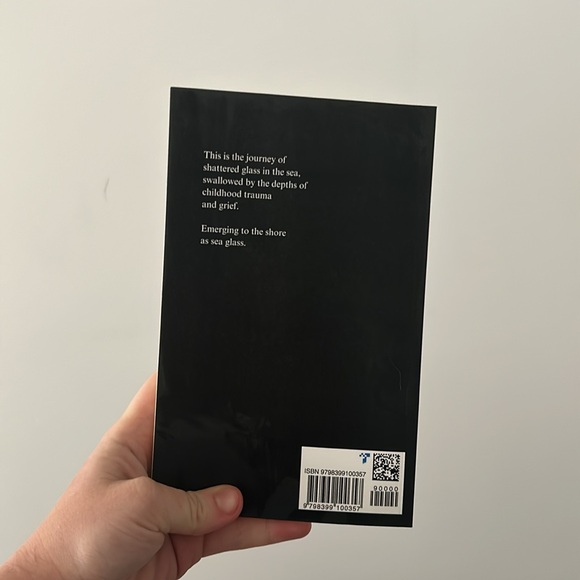 SeaGlass Secrets- Free with purchase over 50$ - Picture 2 of 2